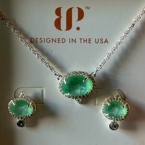 “The Tiffany Set”
Simply Sets by Bomb Party